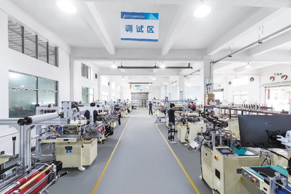 万象城手机网页版登录入口-模切机车间